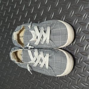 Tooth hounds sneakers